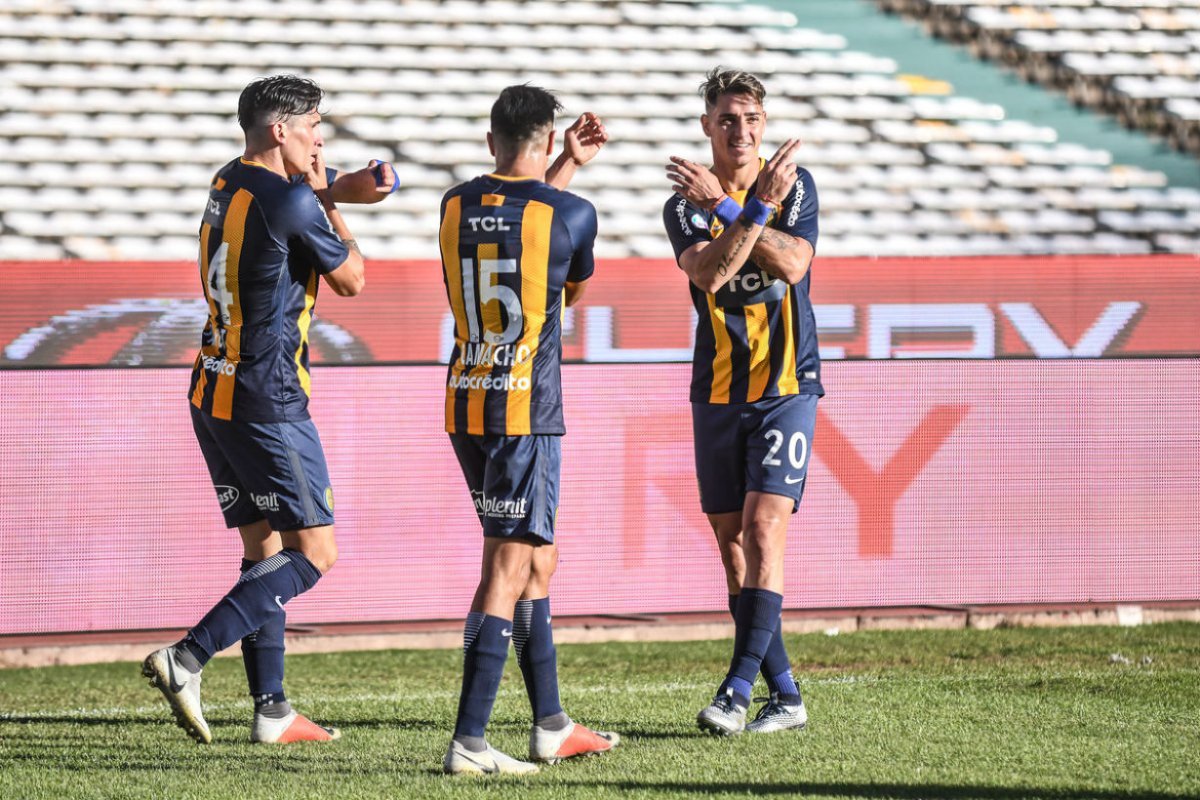 Zampedri celebra su gol, en C&oacute;rdoba.