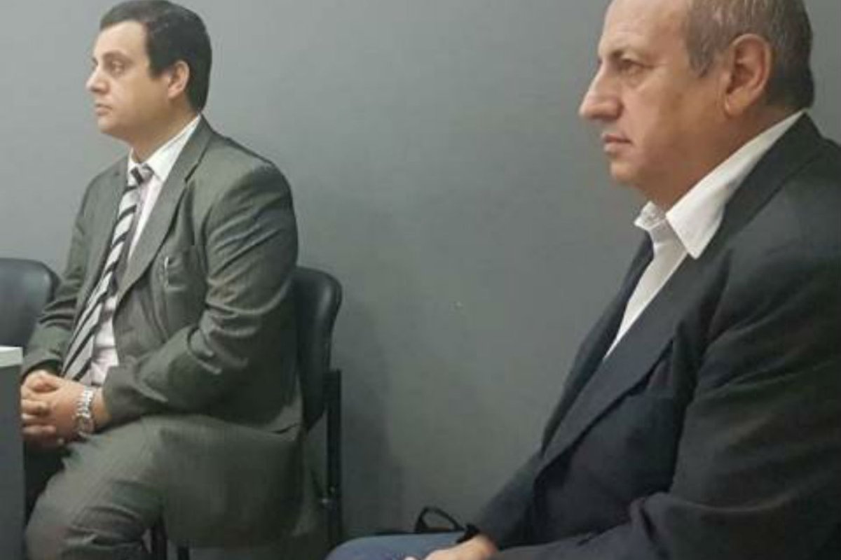 Reggiardo junto a Rossi, su defendido.