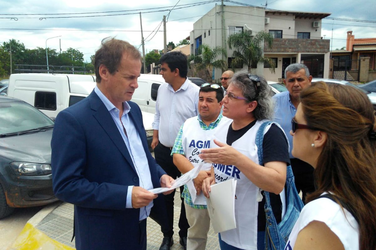 Ayer le entregaron el petitorio al gobernador.