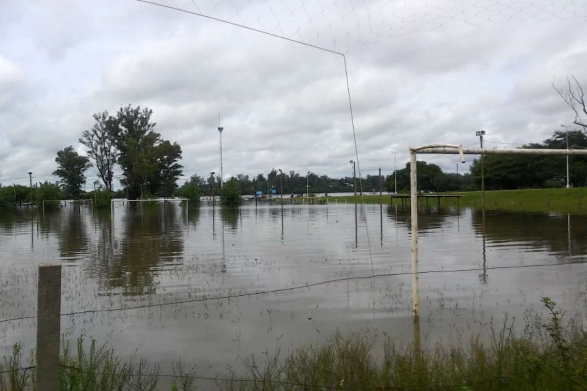 Las canchas del club pesca, bajo agua
