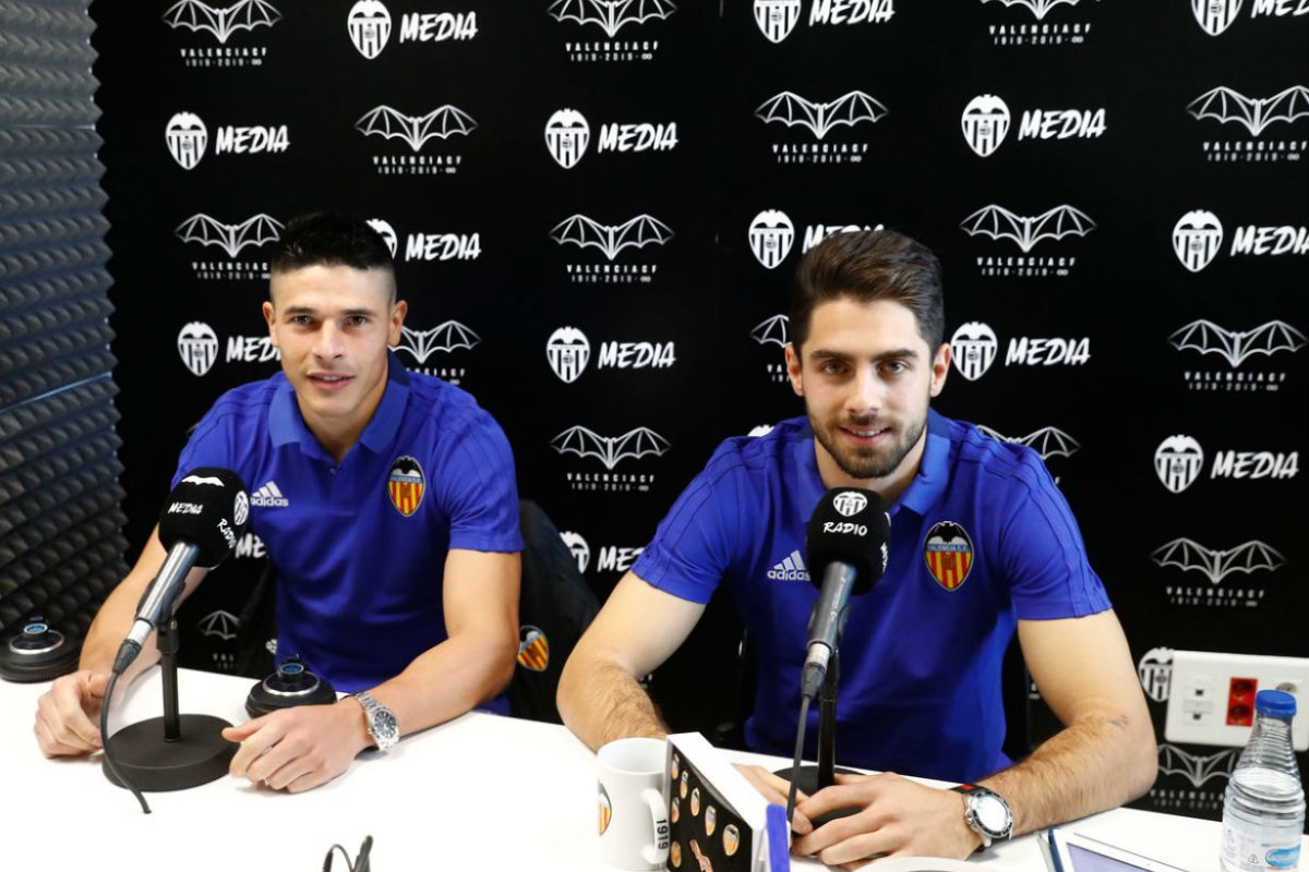 Roncaglia con Sobrino, el otro incorporado.