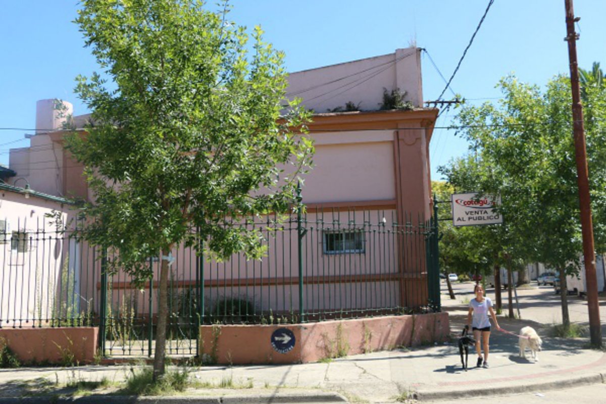 Abandono, afuera de la cooperativa tambera.