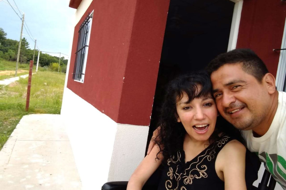 Cynthia y Claudio, felices en su nueva casa.