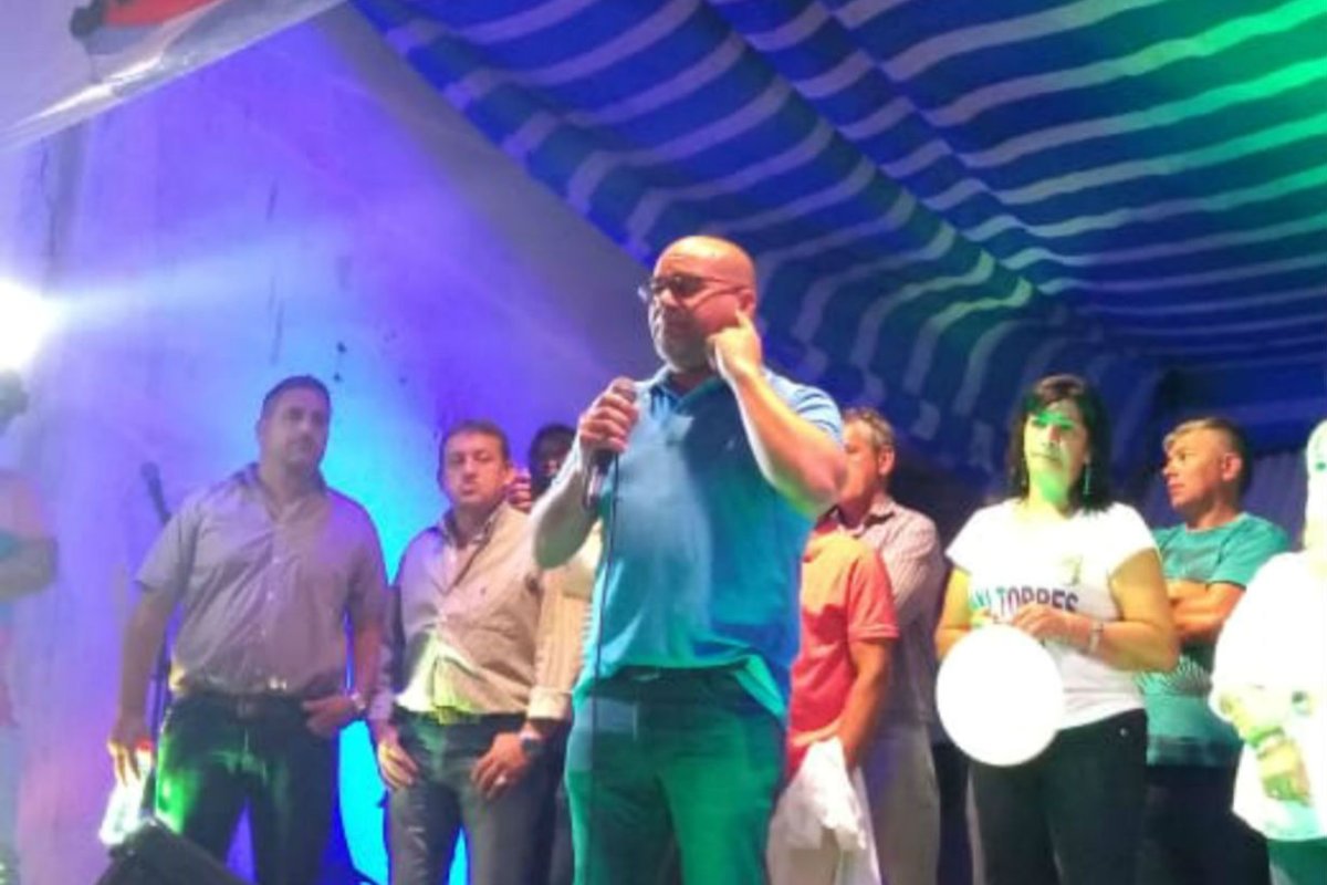 Torres lanz&oacute; su precandidatura, anoche.