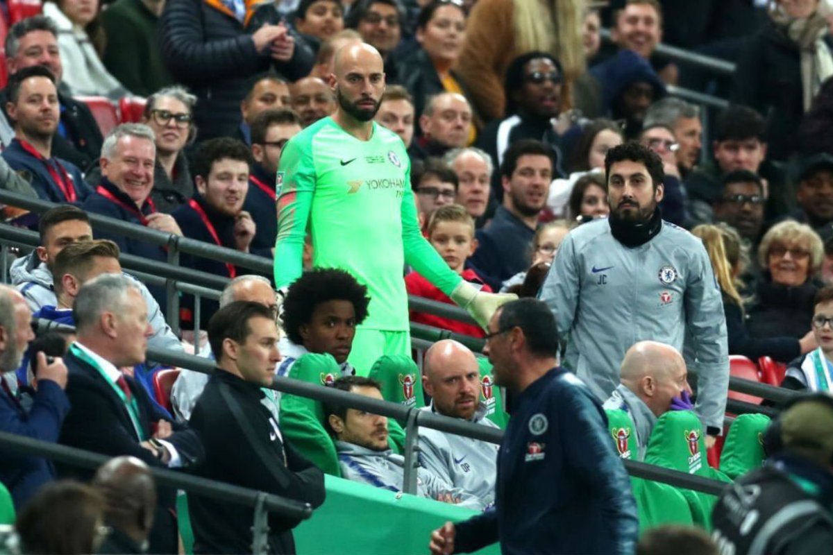 Sarri amag&oacute; a dejar la cancha. Willy, incr&eacute;dulo.