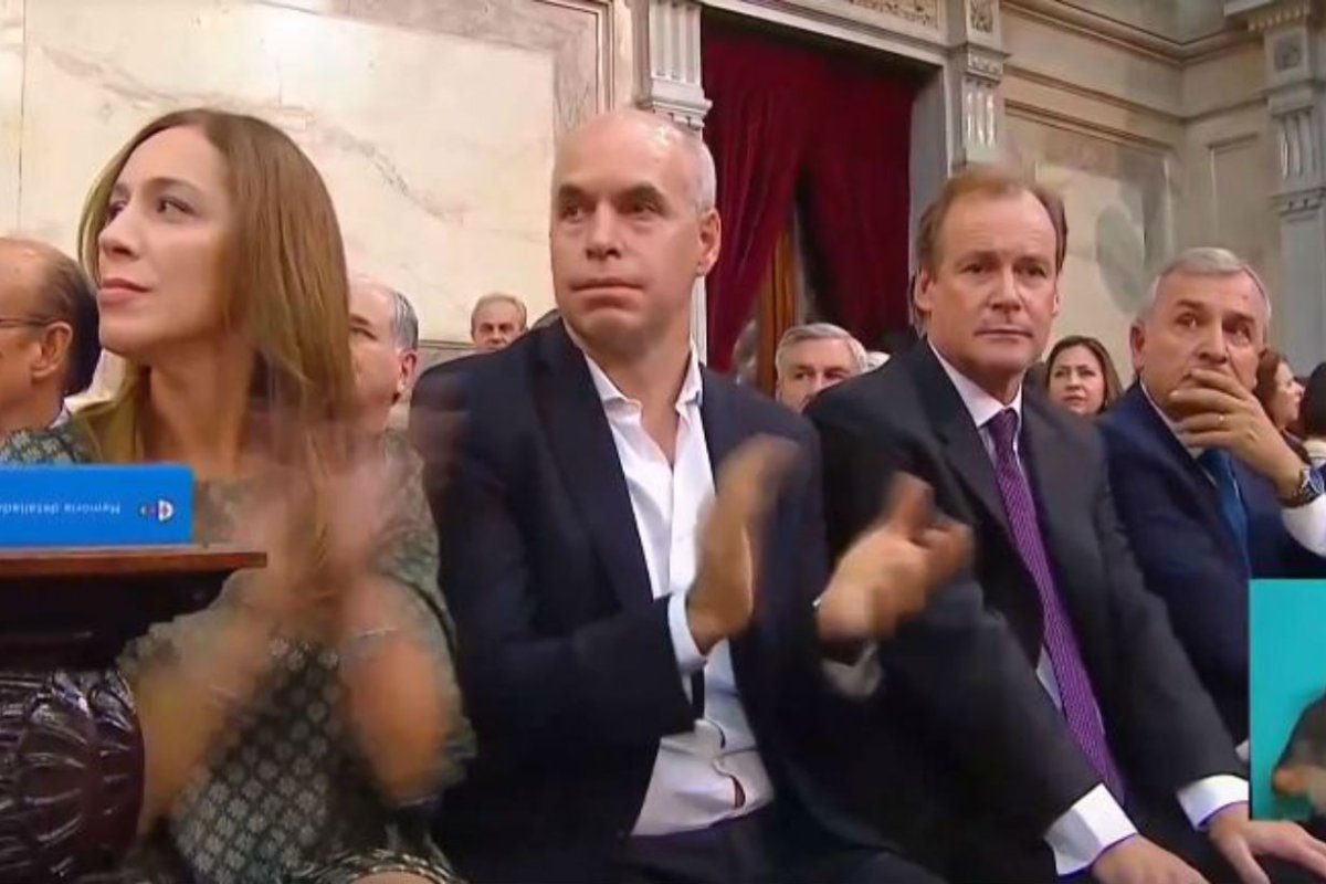 El entrerriano junto a sus pares, hoy en Diputados