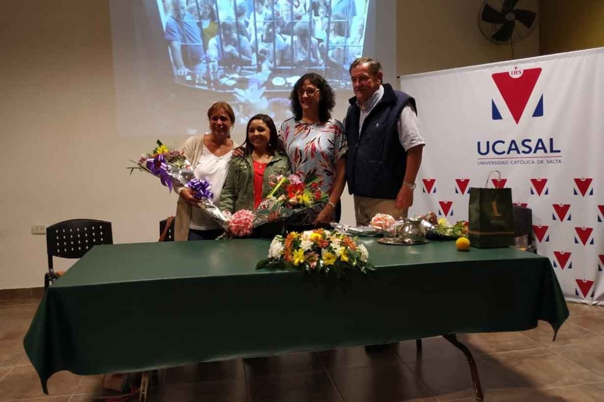 3 milagrados con la autora del libro