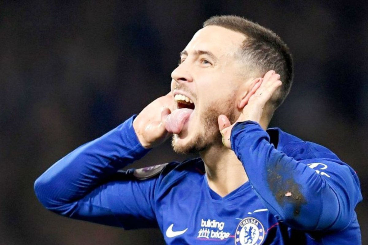 Hazard y su Topo Gigio, tras un golazo.