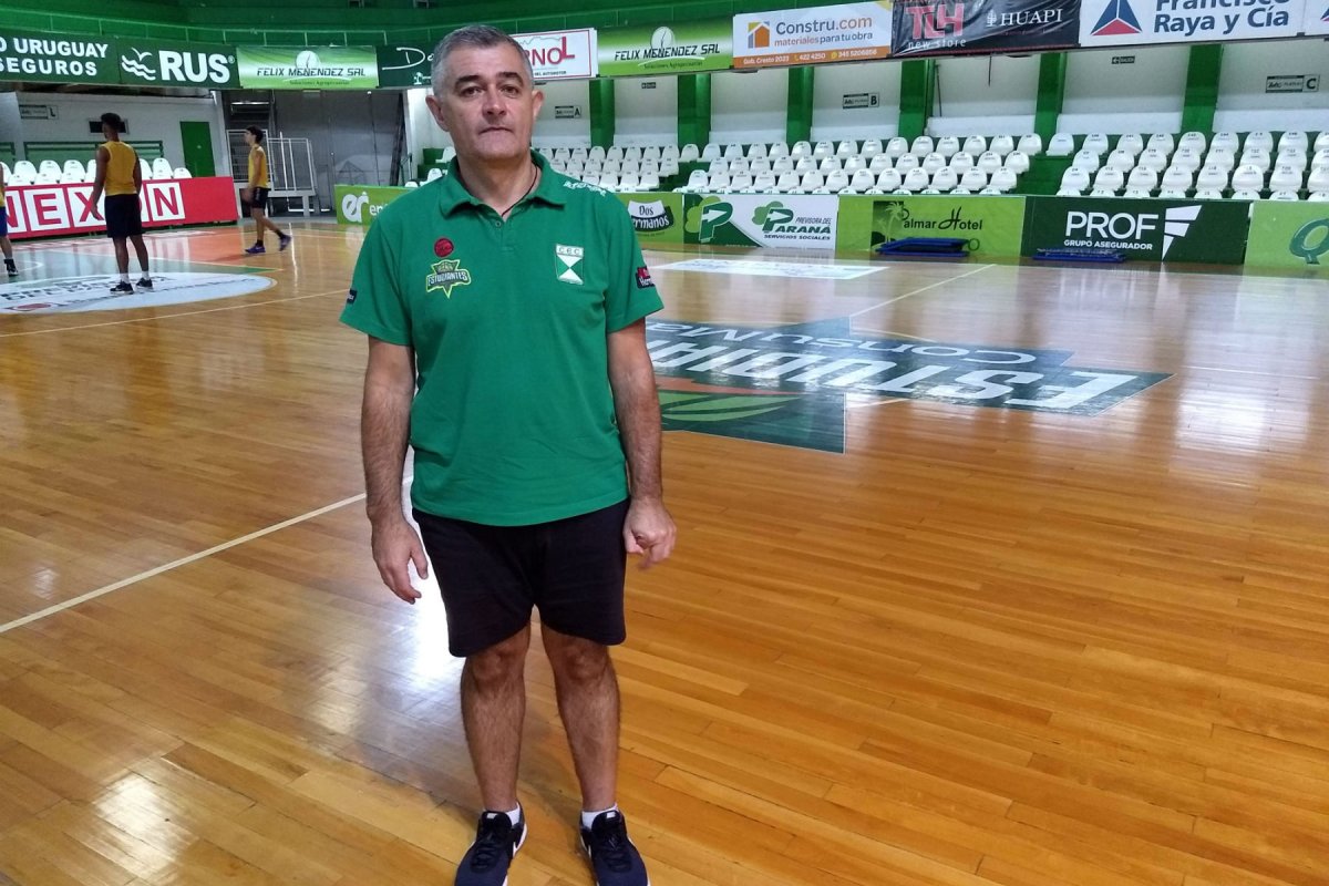 Japez, en plena cancha del Verde concordiense.
