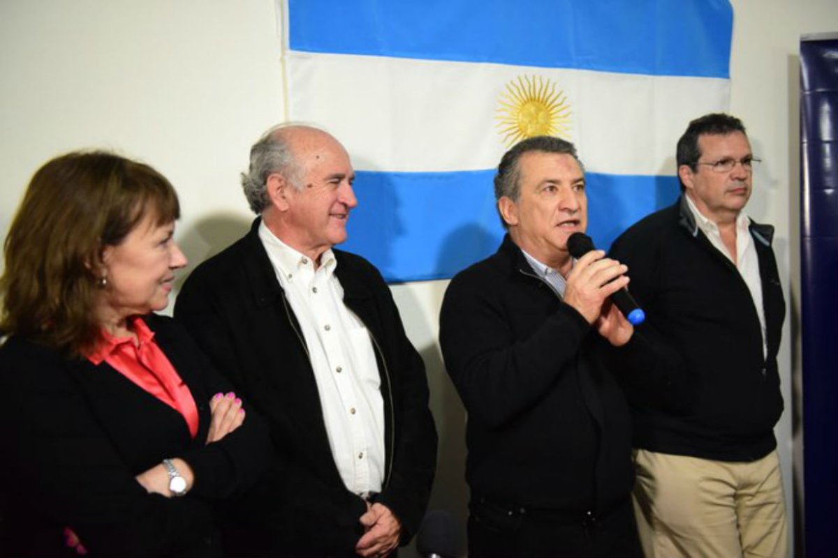 Osuna, Parrilli, Urribarri y Bauer, juntos anoche.