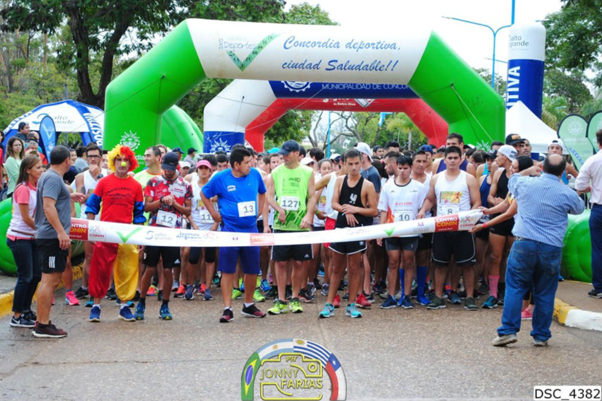 La largada, en costanera (foto: Jonny Farias).
