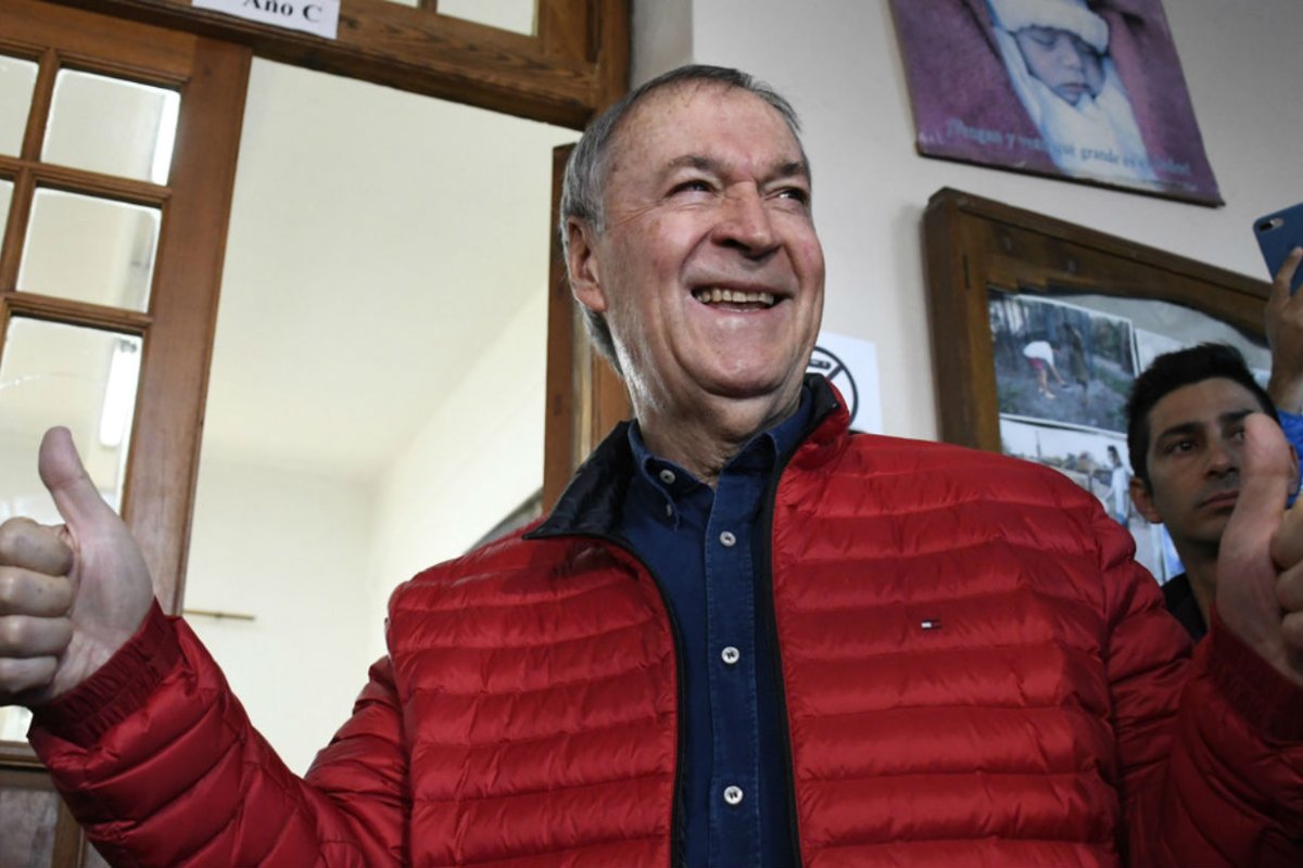 Schiaretti, euf&oacute;rico tras votar esta ma&ntilde;ana.