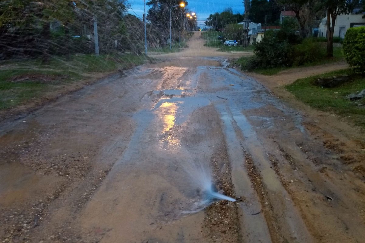 Un ca&ntilde;o roto, en calle Rocamora.