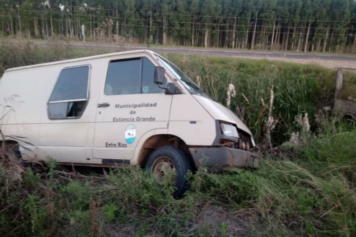 As&iacute; qued&oacute; la camioneta que llevaba 11 gurises.