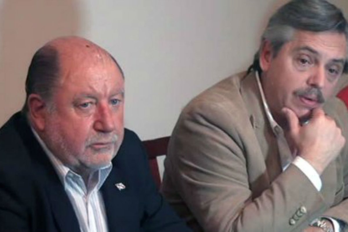 Busti con Alberto Fern&aacute;ndez (de archivo).