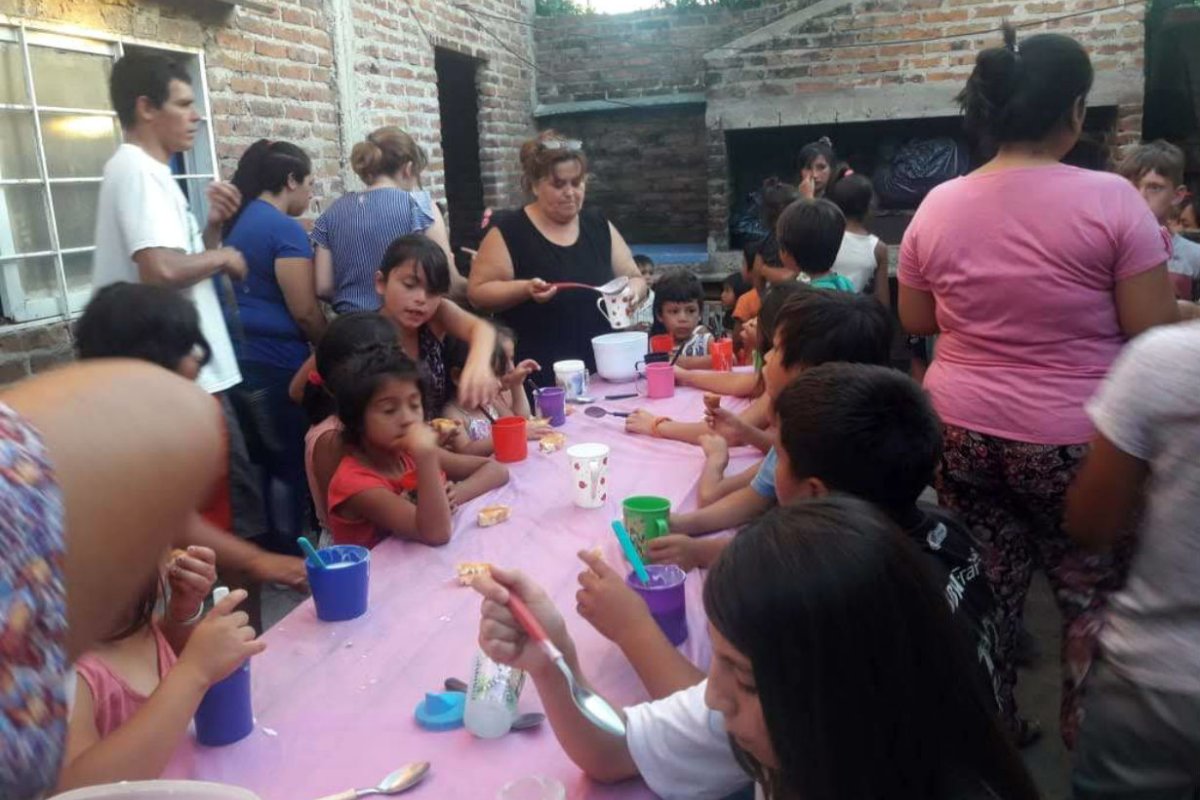 70 gurises van a merender y cenar all&iacute;.