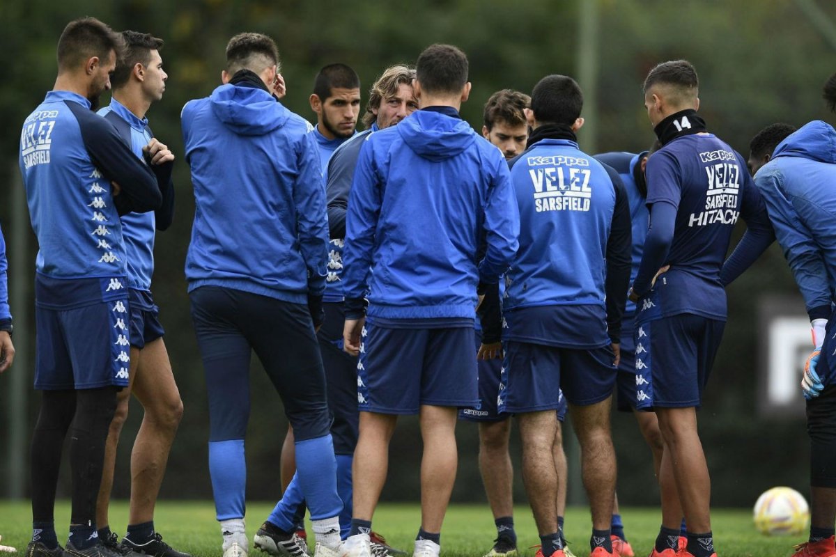 Heinze seguir&aacute; dirigiendo a V&eacute;lez.