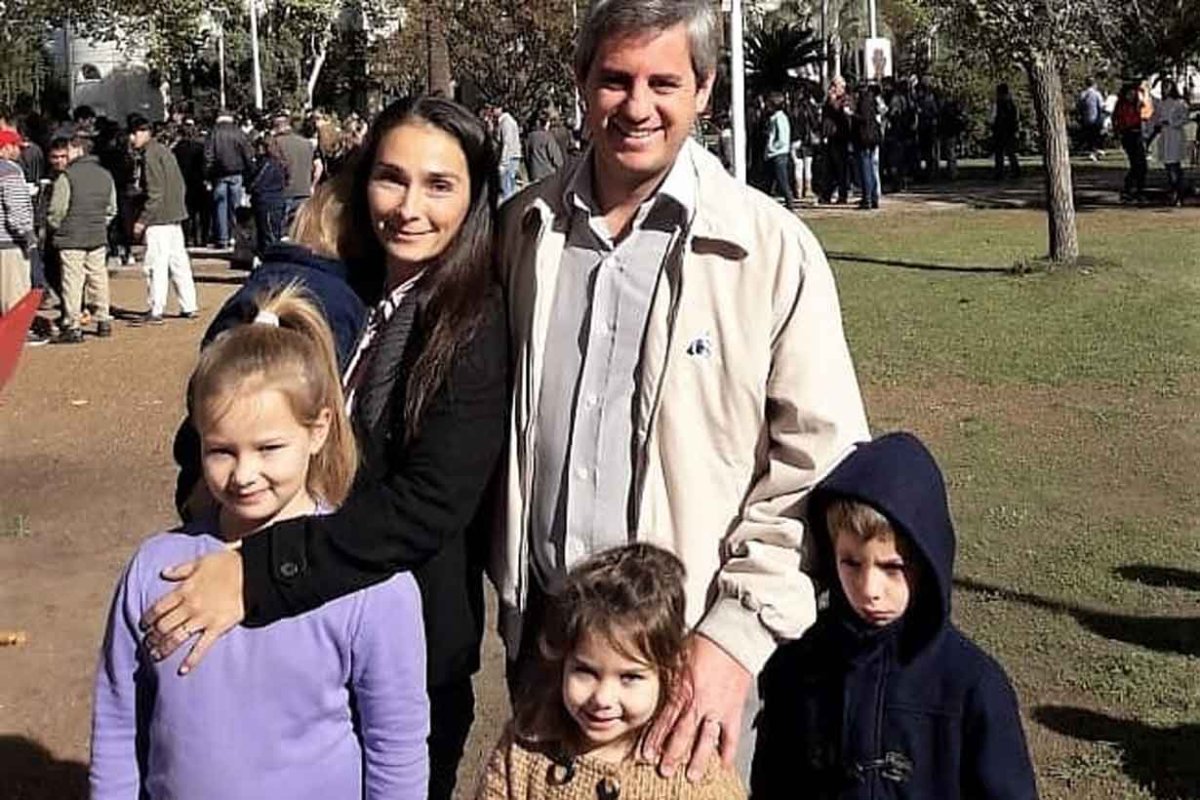 El intendente electo de Col&oacute;n, con su familia