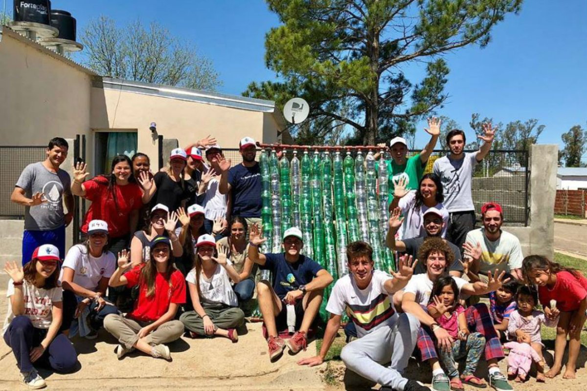 Los voluntarios y vecinos de barrio El Silencio.