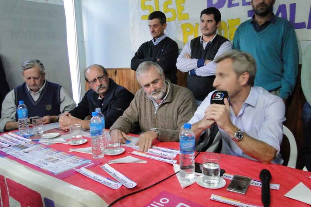 Morison (izq) en reuni&oacute;n con Frigerio