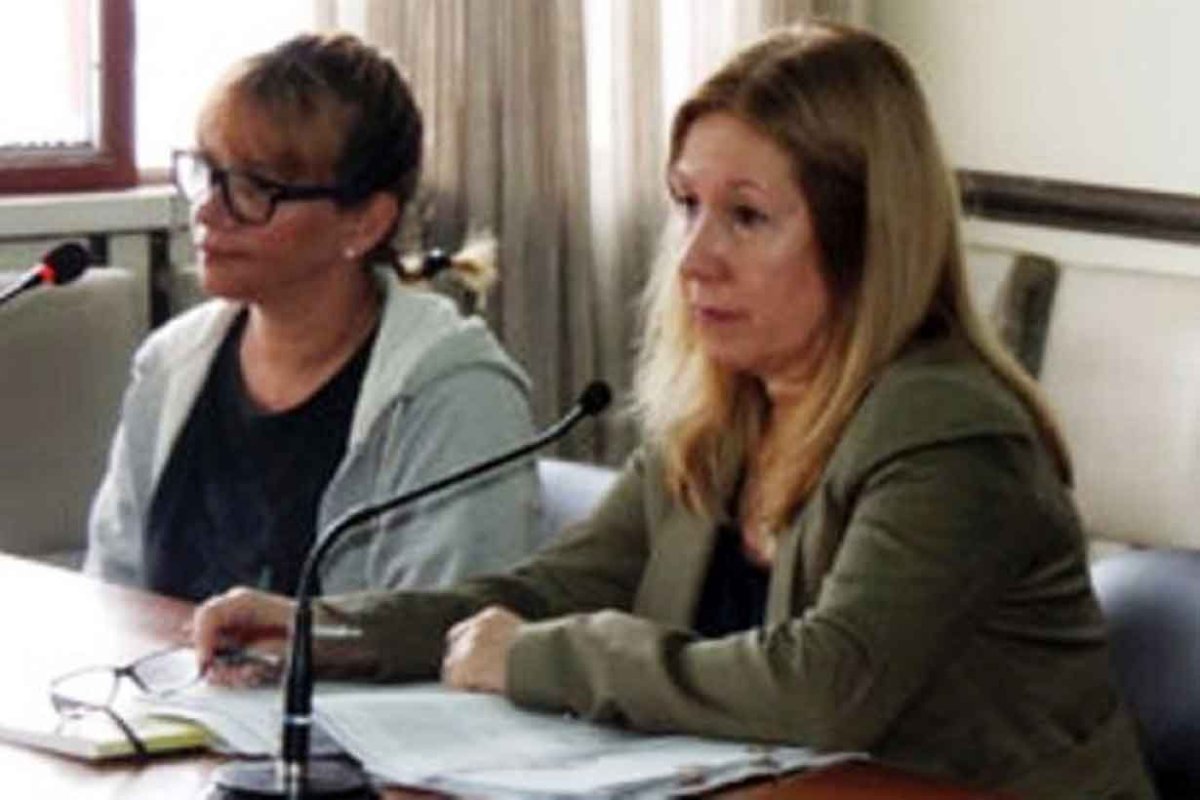 Andrea Susana Toussaint y su abogada