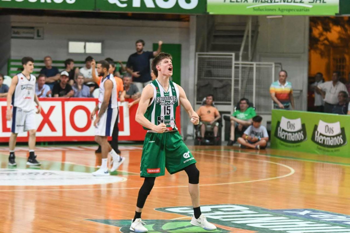 El juvenil anot&oacute; 17 puntos ante San Lorenzo.