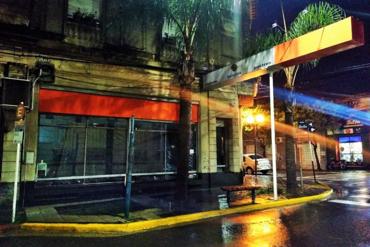 El local de calle Entre R&iacute;os, desmantelado.