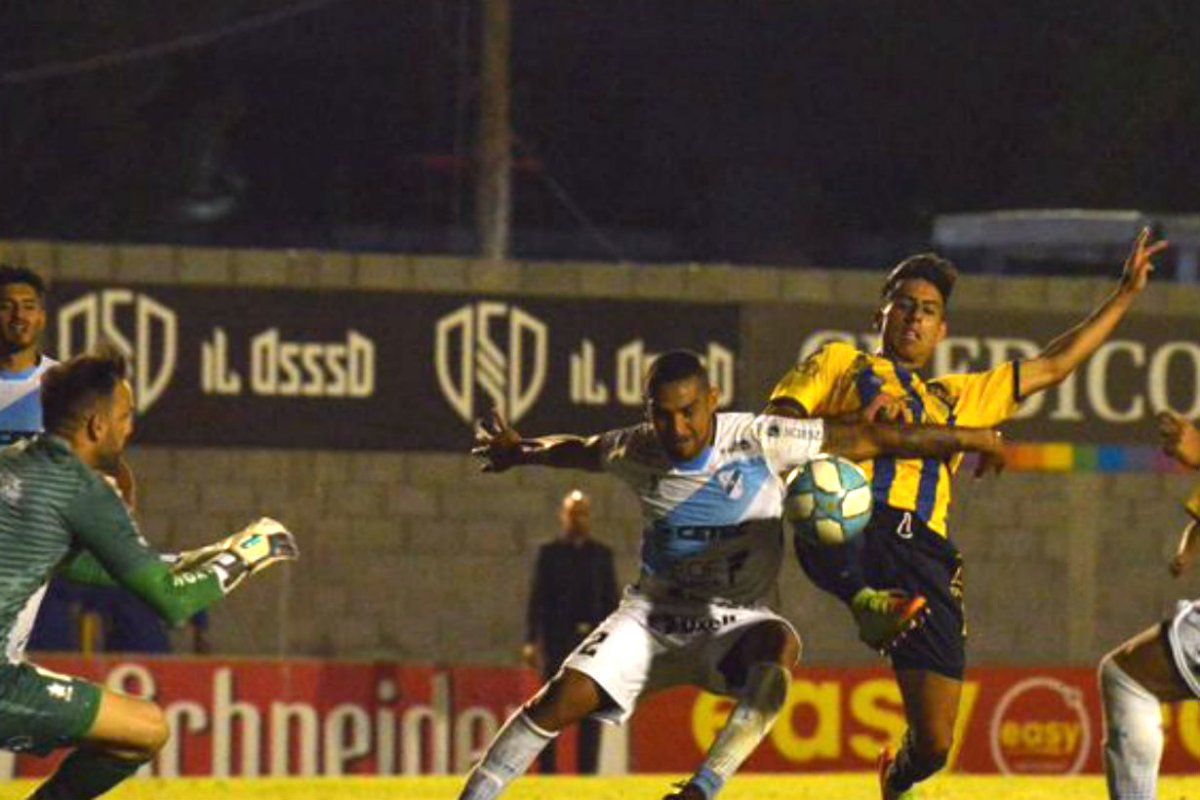 Puntazo y gol para Olivera, el joven de 19 a&ntilde;os.