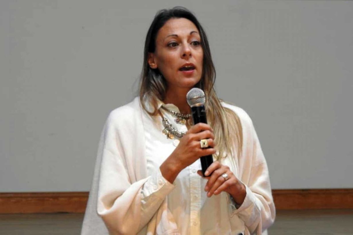 La vice Arrozogaray resalt&oacute; la rebaja salarial