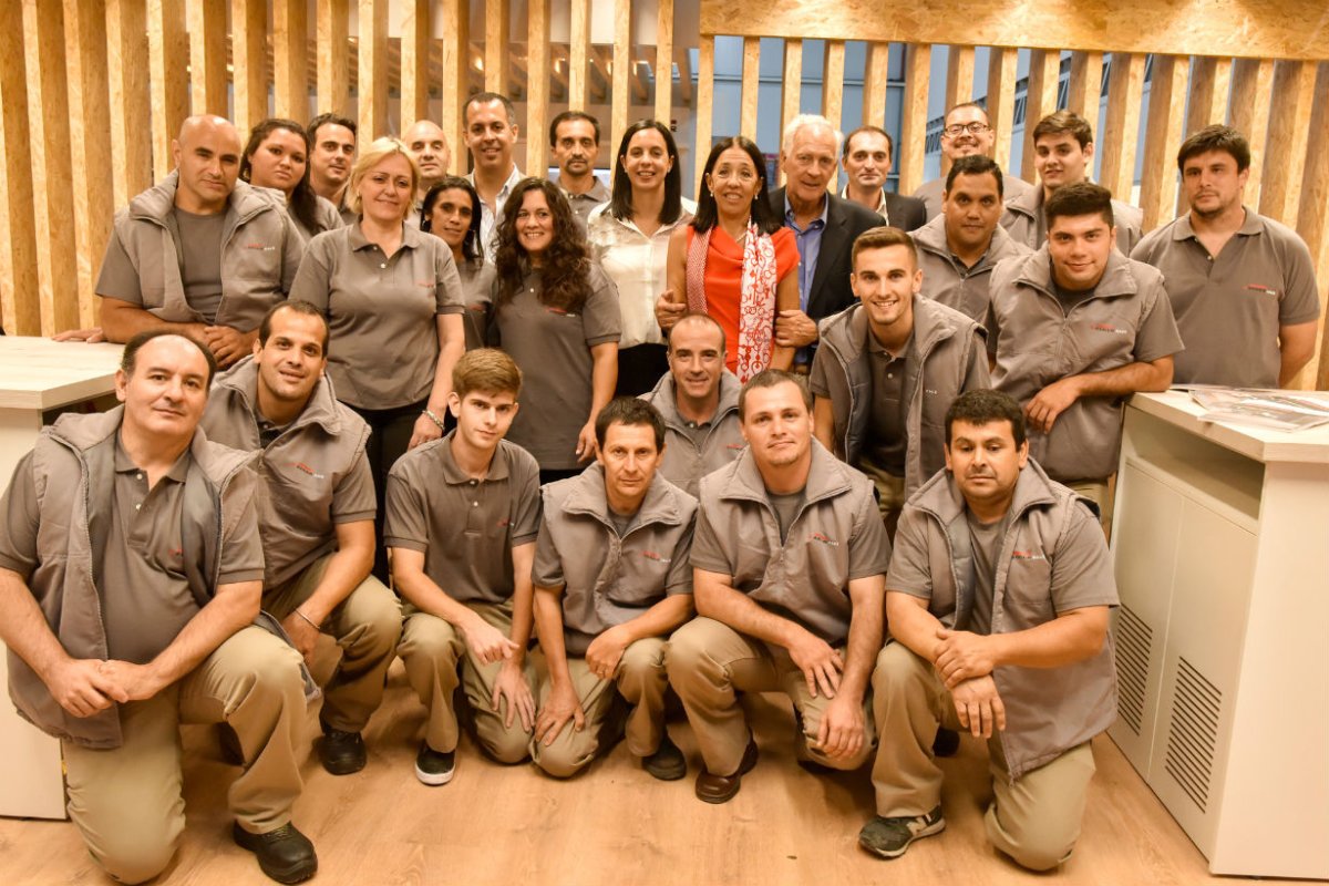 Plantel en la apertura de Egger Haus San Jos&eacute;.