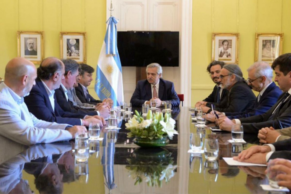 Chemes (izquierda), en la reuni&oacute;n con Fern&aacute;ndez.