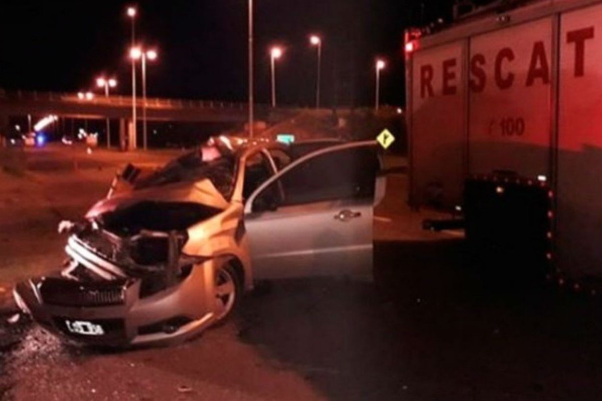 En el Aveo iban las 3 personas que fallecieron.