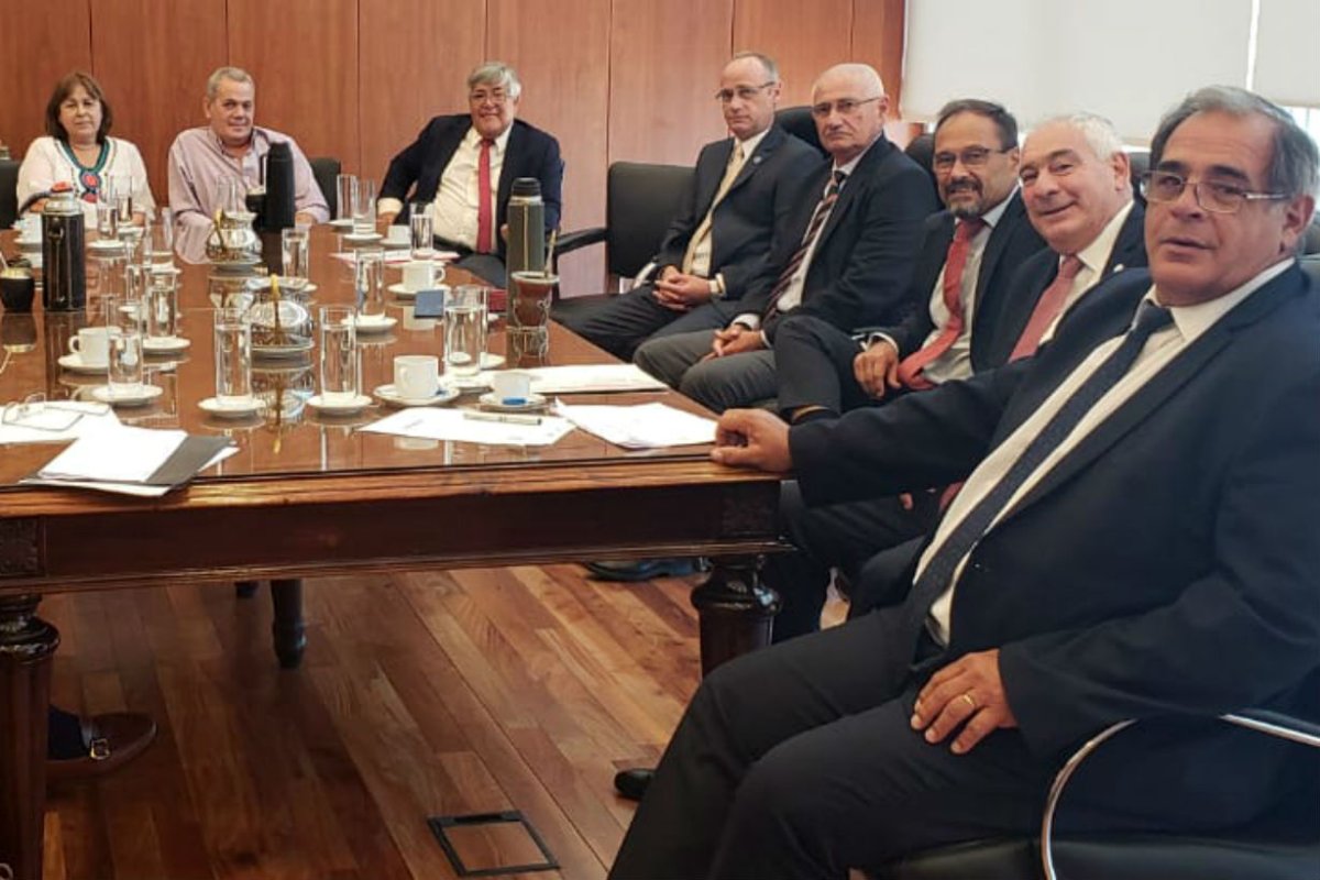 Carbonell, junto a Ben&iacute;tez y Garc&iacute;a en la reuni&oacute;n.