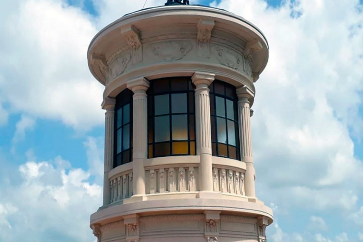La torre, s&iacute;mbolo del Colegio Nacional Clavarino.
