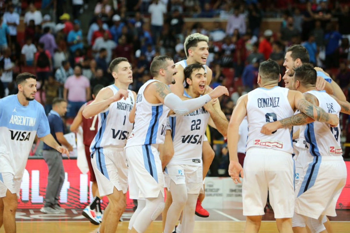 73-72 gan&oacute; Argentina, tras remontar 22 puntos.