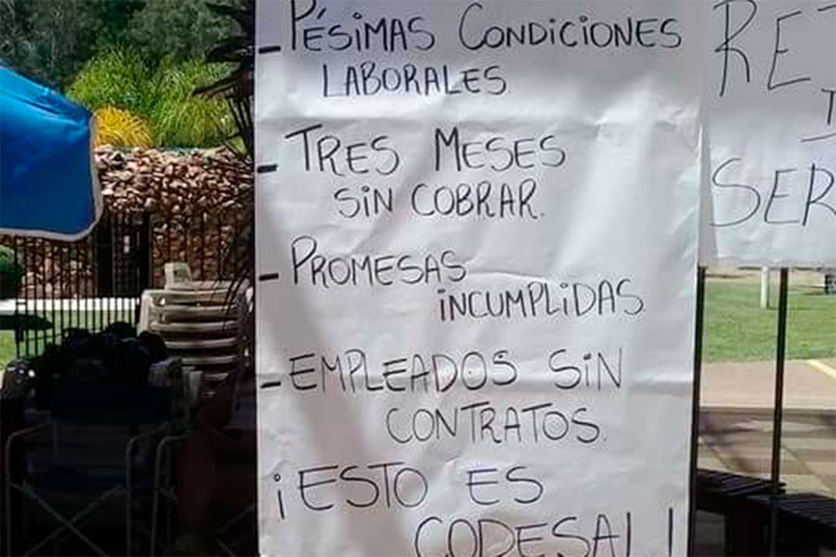 Letrero de guardavidas, con sus reclamos