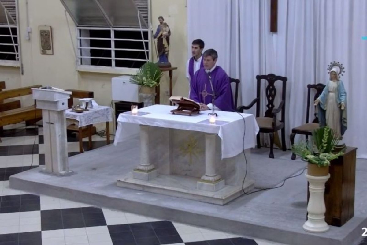 Por Facebook: la Santa Misa desde Inmaculada.