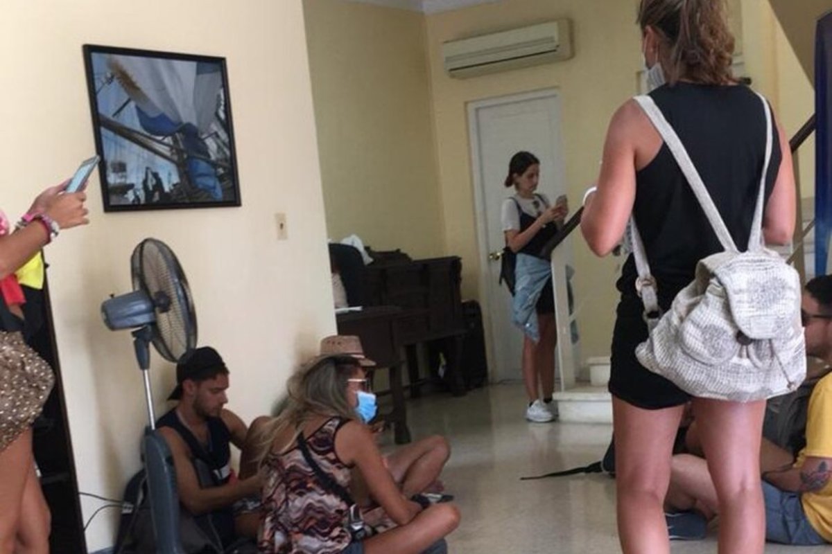 Varados en Cuba (foto: Infobae).