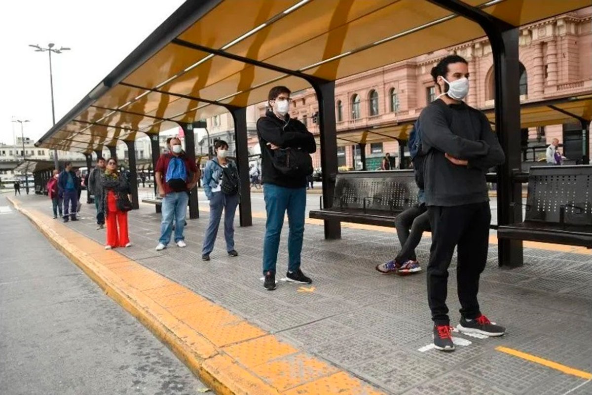 Todos con tapabocas / Cr&eacute;dito Bae Negocios