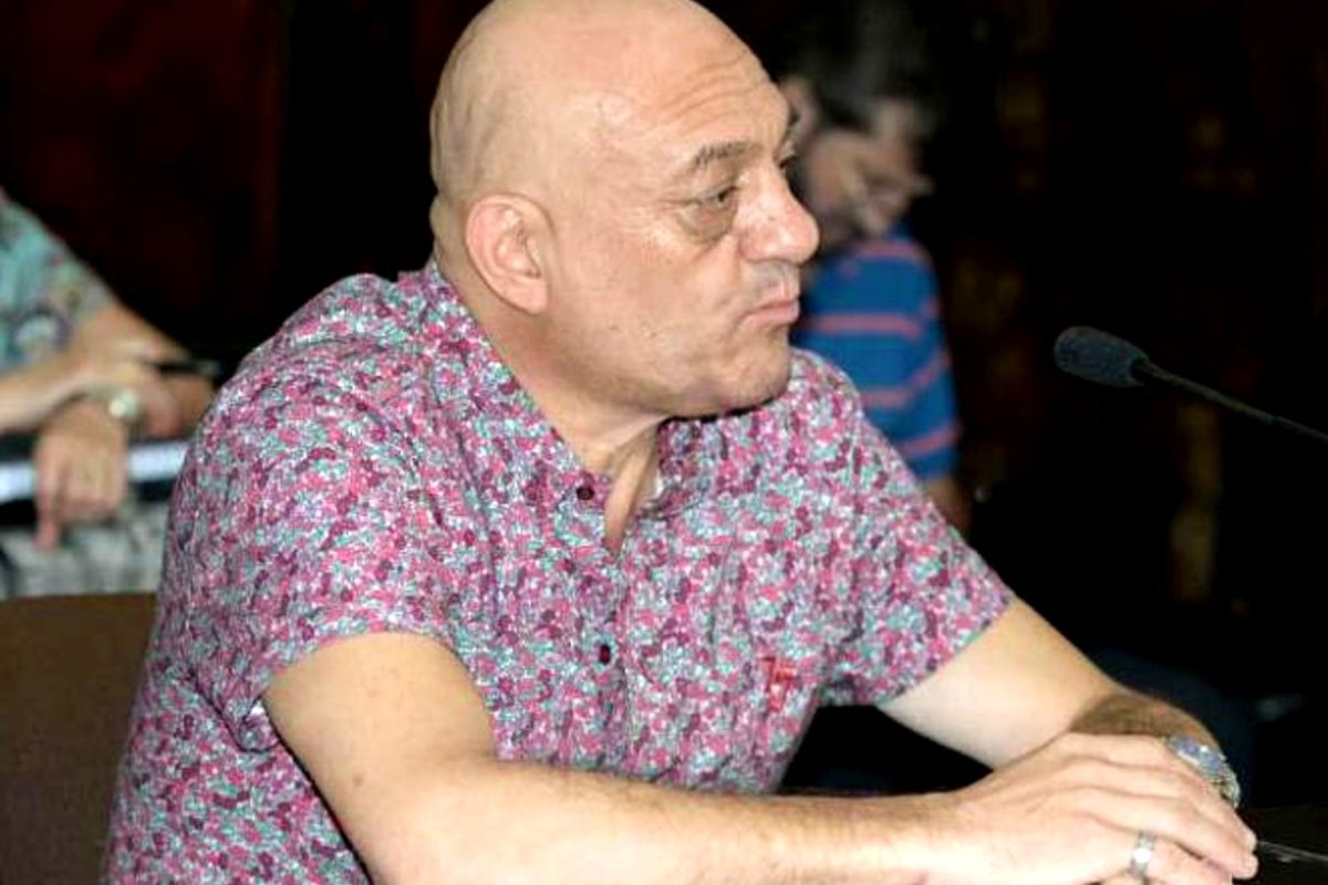 Alfonzo les daba &oacute;rdenes