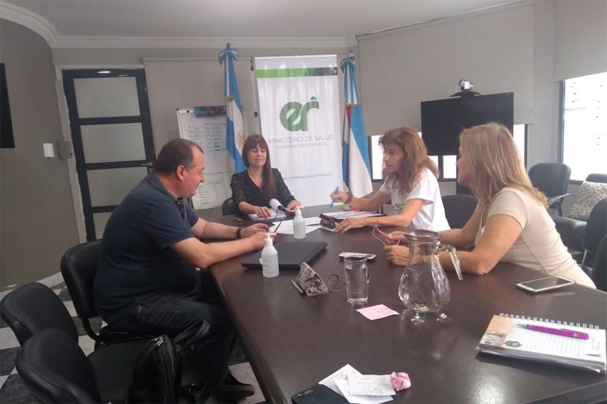 La ministra con la directora del San Benjam&iacute;n