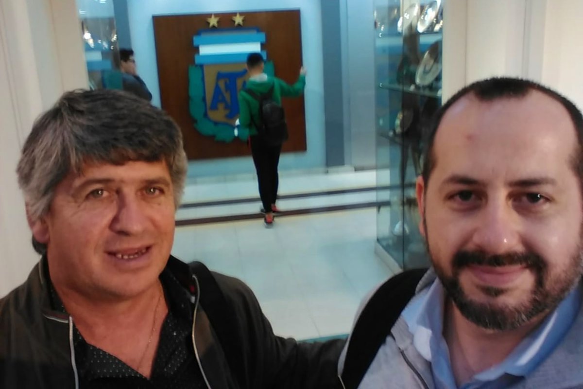 Bonnot (derecha), preside al club uruguayense.