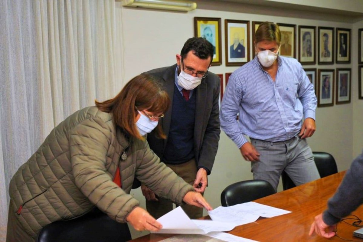 Lambert y Moren rodean al fiscal.