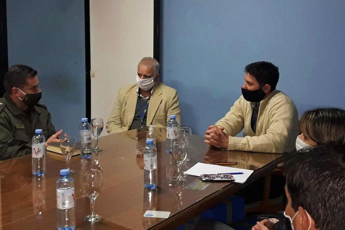 En esa reuni&oacute;n tomaron decisiones tras el positivo