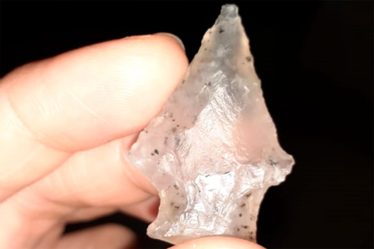 Una bell&iacute;sima punta de flecha transparente