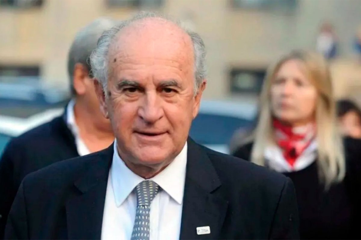Parrilli impuls&oacute; la cl&aacute;usula contra los medios