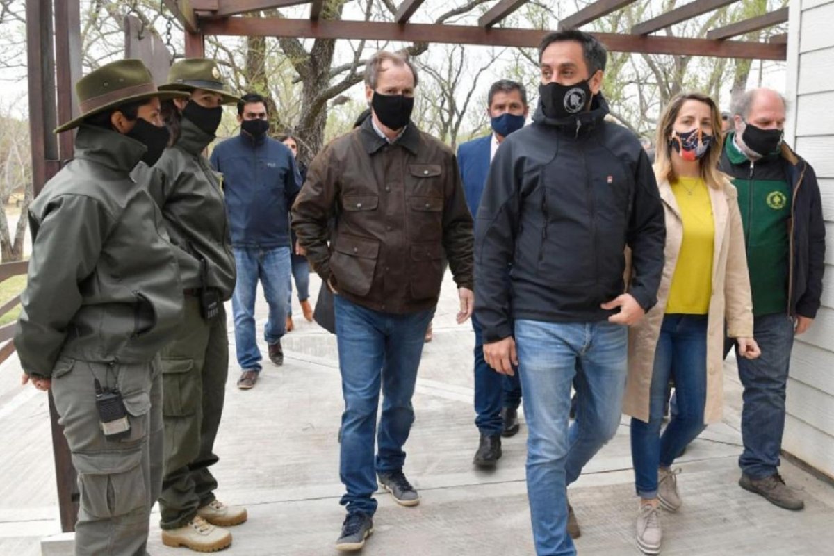 Gustavo Bordet, Juan Cabandi&eacute; y Laura Stratta.