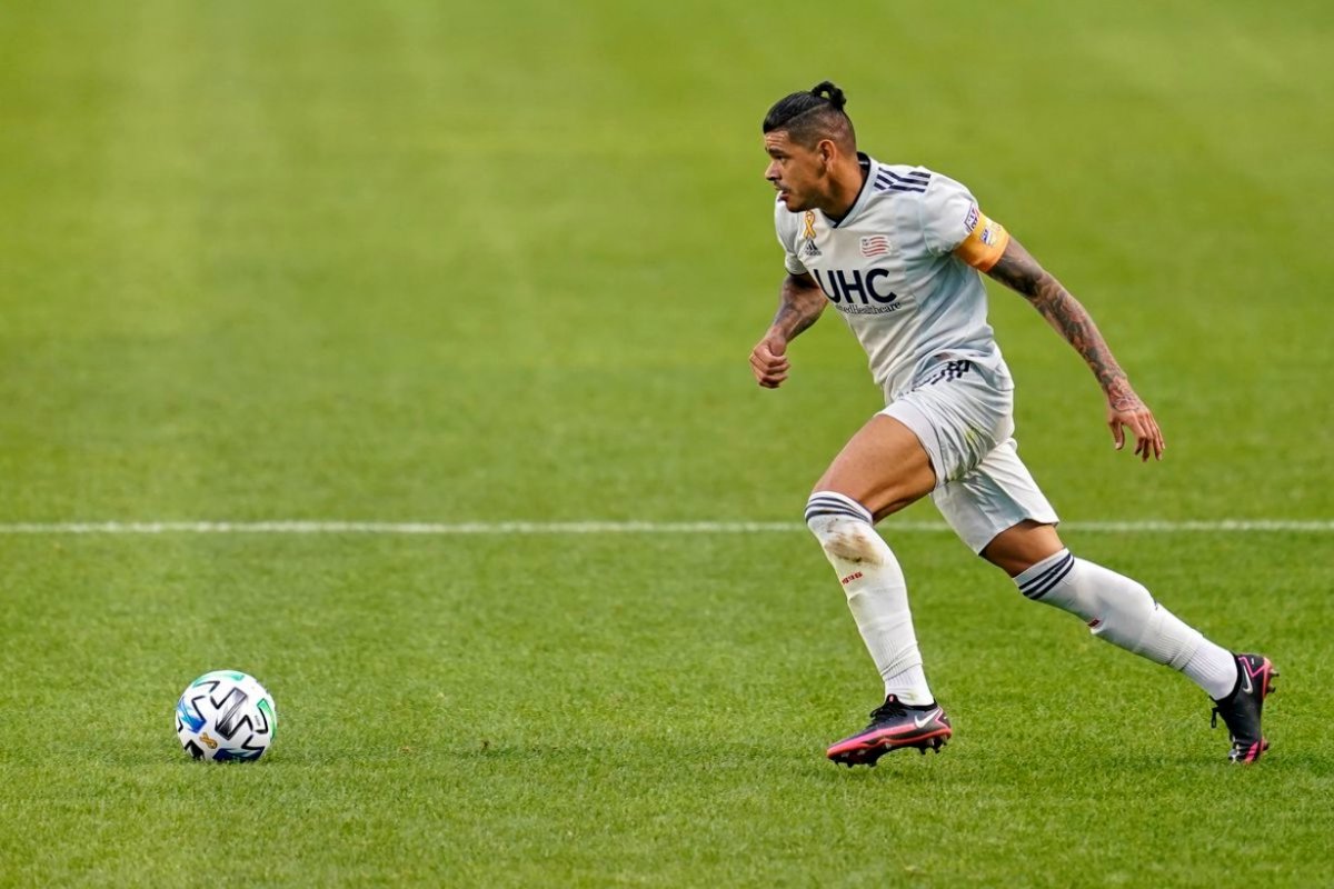 Bou abri&oacute; la cuenta para New England.