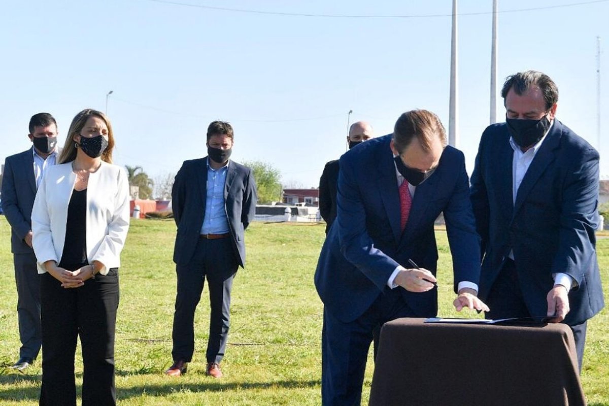 Bordet firm&oacute; el contrato para la obra.