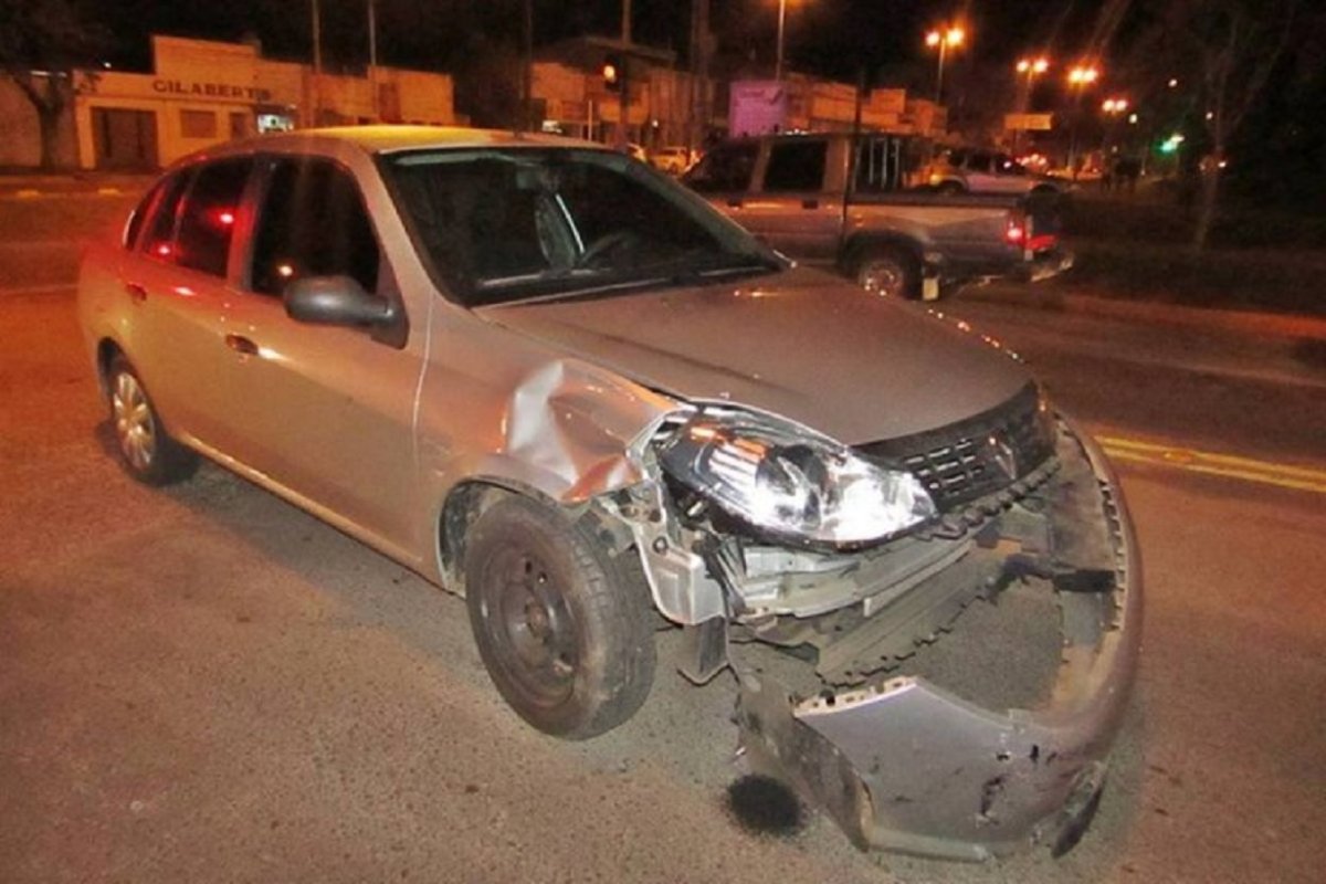 El veh&iacute;culo de Callejas, luego del impacto.